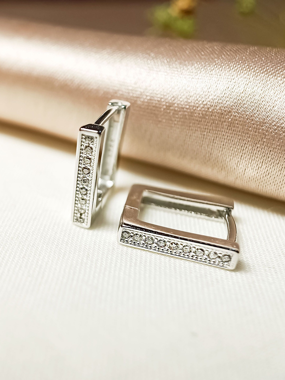 

INARI SHINES 925 Sterling Silver Rhodium-Plated Zircon Studded Square Shaped Hoop Earrings
