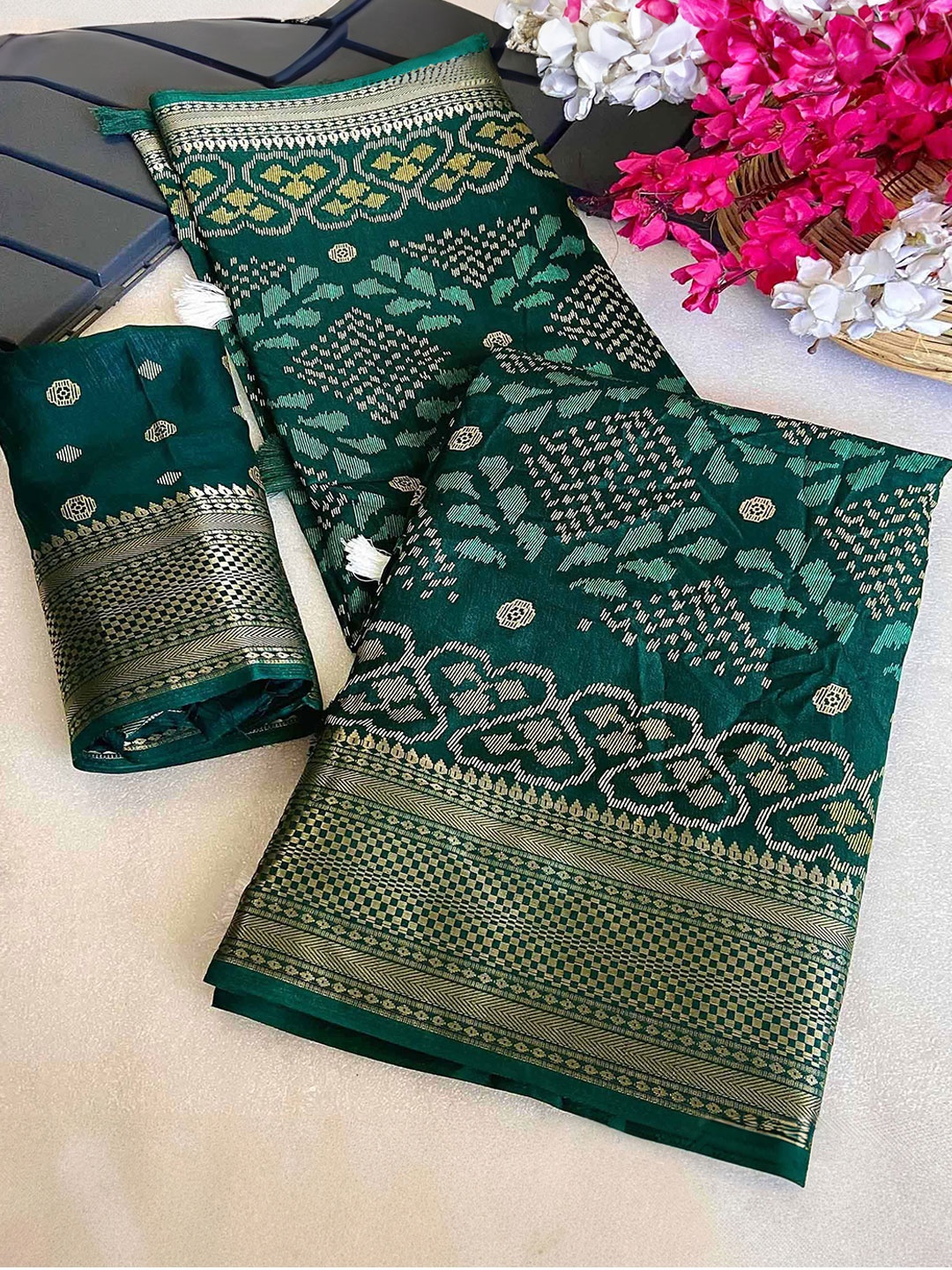 

Peachmode Ikkat Woven Design Zari Saree, Green