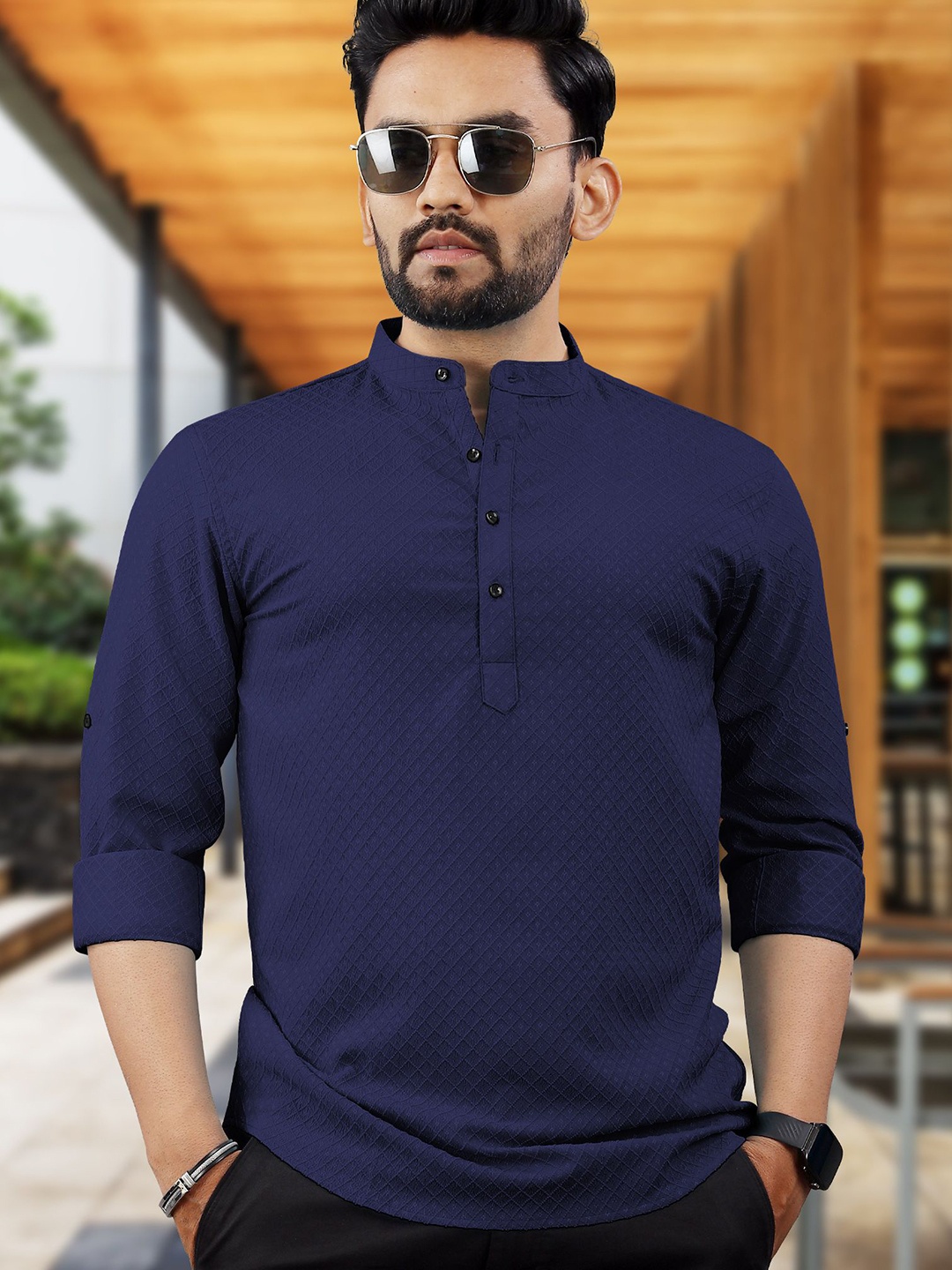 

VeBNoR Men Embroidered Thread Work Dobby Kurta, Navy blue