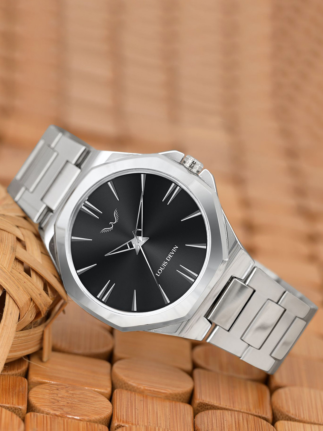 

LOUIS DEVIN Men Stainless Steel Bracelet Style Straps Analogue Watch LD-G071-BLK-CH-Silver, Black