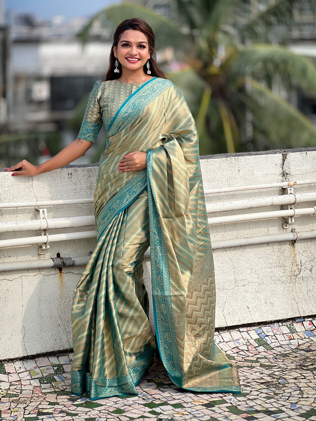 

Rangtulika Ethnics Leheriya Printed Zari Leheriya Saree, Grey
