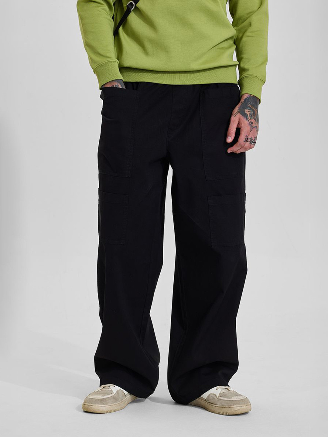 

Snitch Men Loose Fit Cargos Trousers, Black