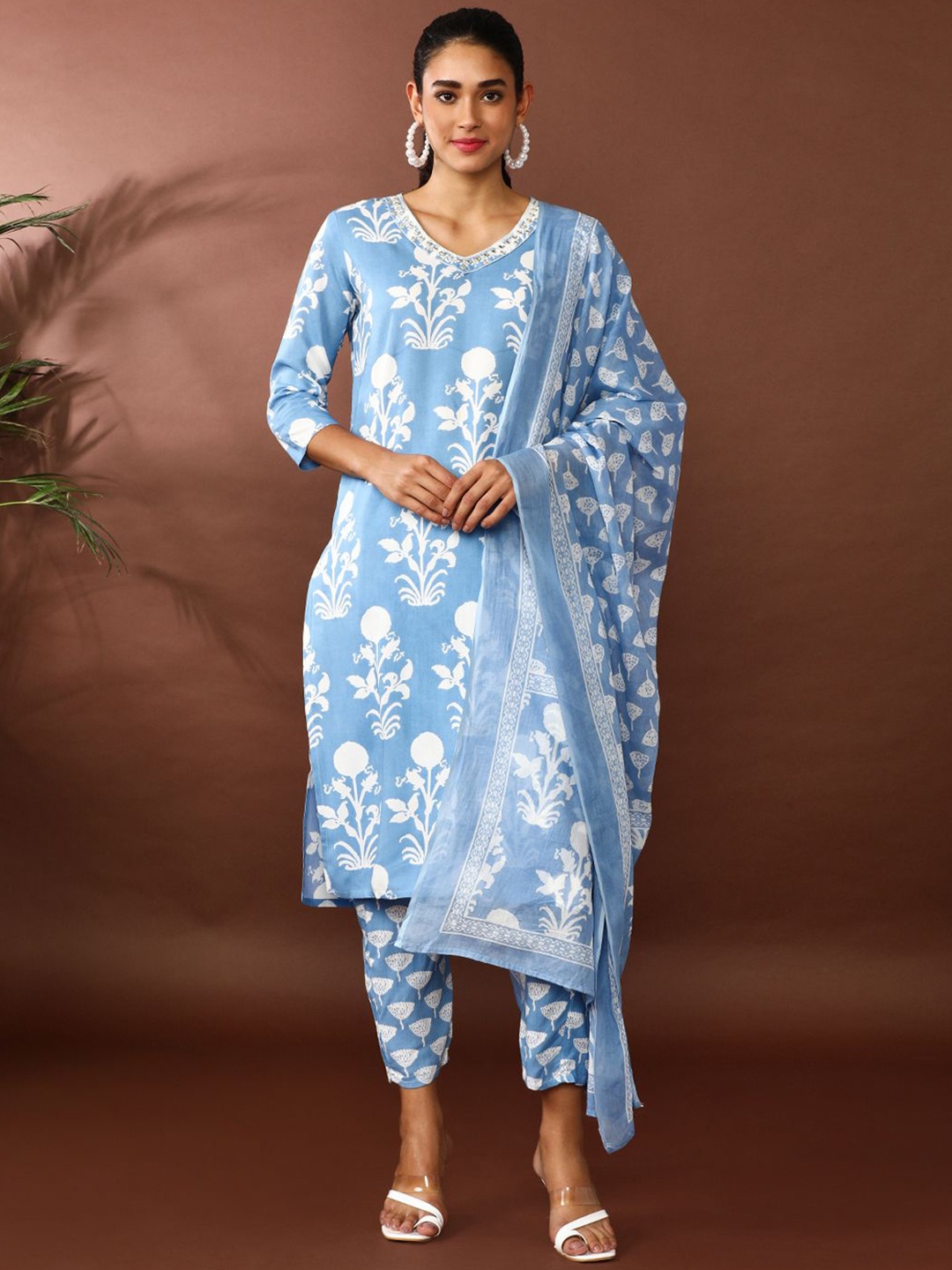 

Jaipur Kurti Floral Printed V-Neck Mirror Work Kurta With Trousers & Dupatta, Blue