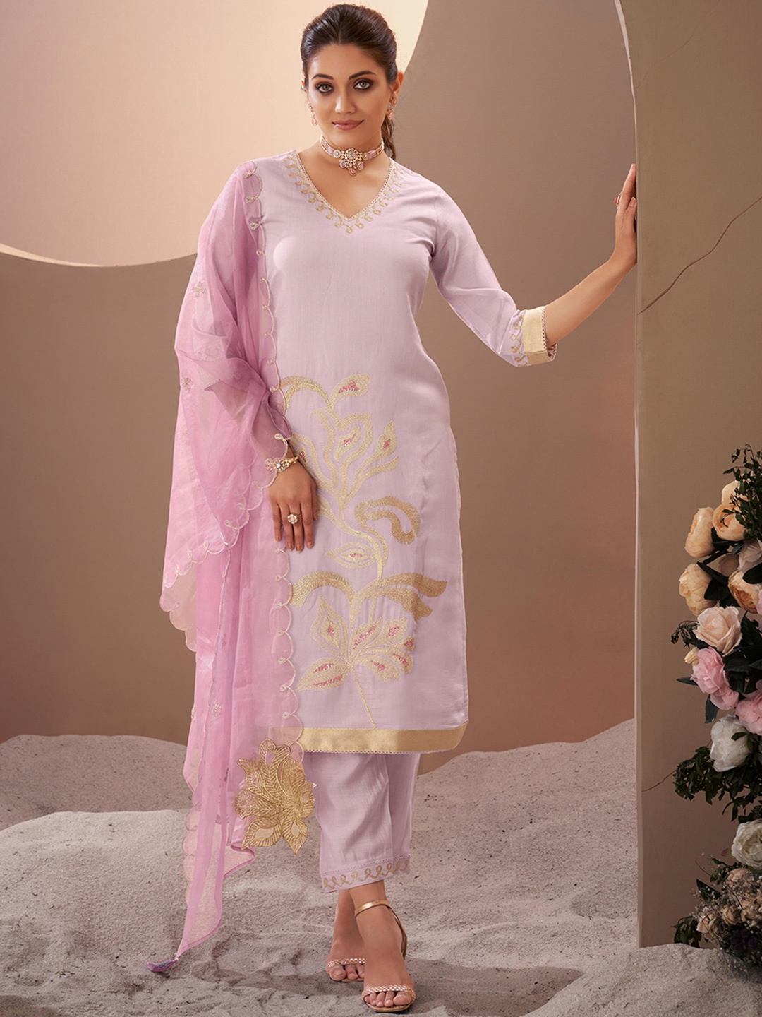 

DRESOUL Floral Embroidered V-Neck Straight Roman Silk Kurta With Trousers And Dupatta, Purple