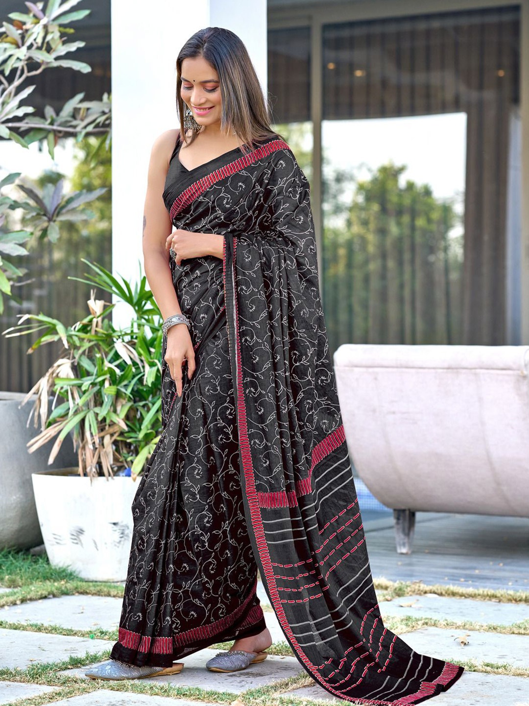 

Anouk Floral Printed Pure Cotton Ready to Wear Saree, Black