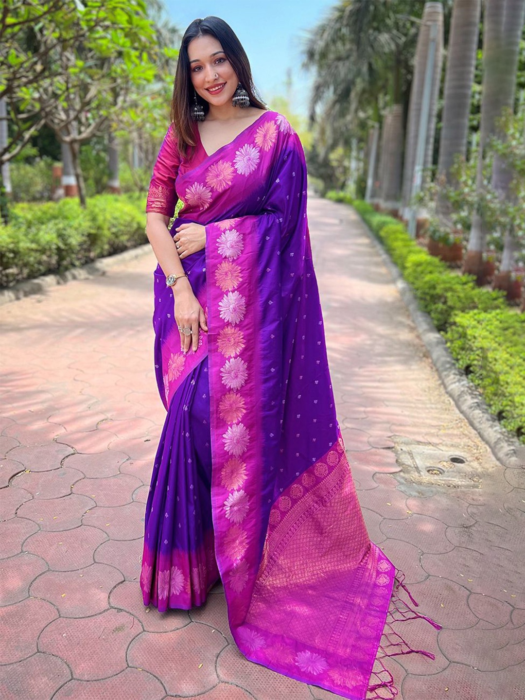 

Rangtulika Ethnics Motifs Zari Tussar Saree, Purple