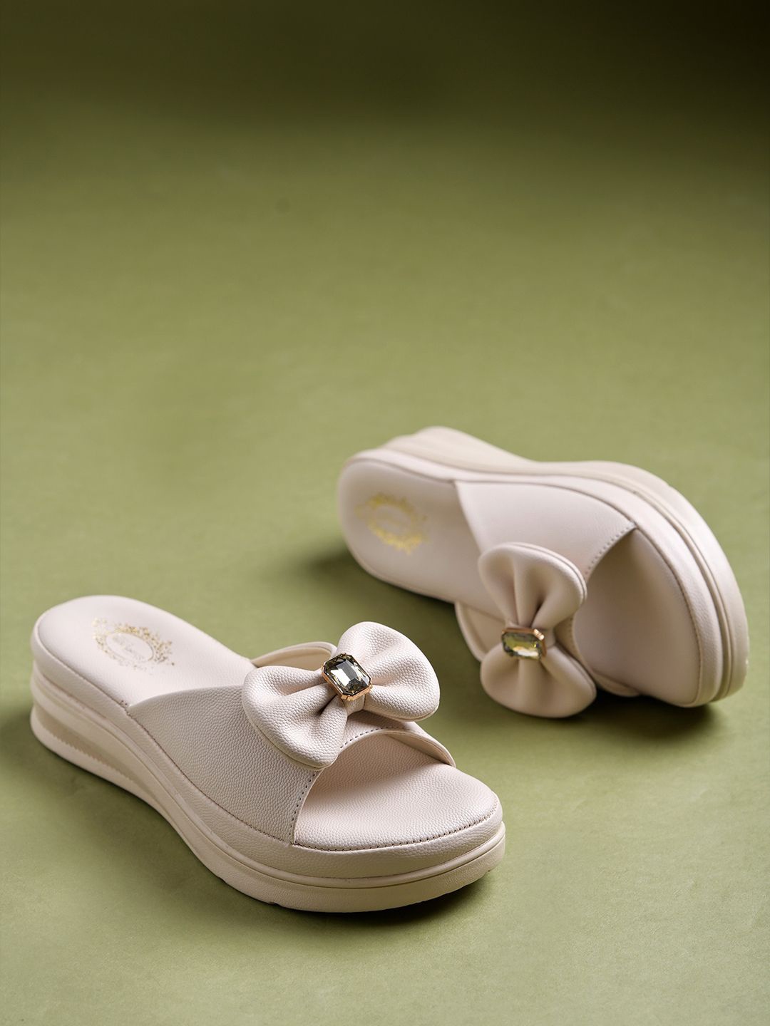 

Shoetopia Girls Platform Sandals with Bows, Cream