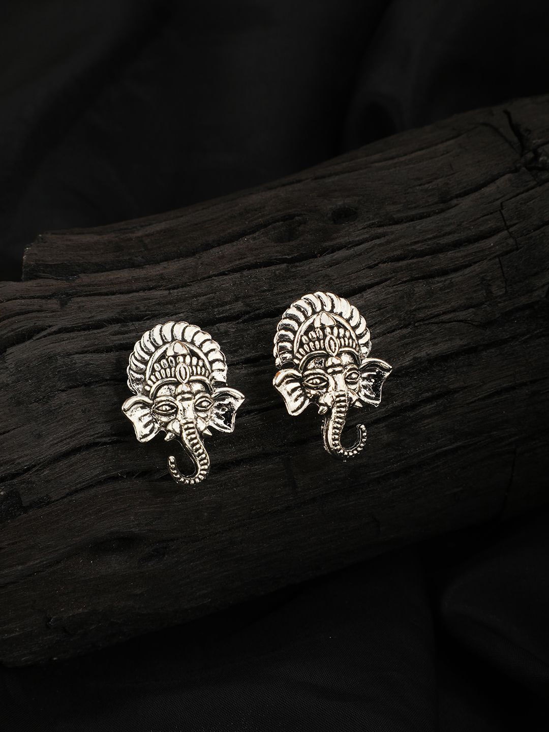 

Anouk Animal Shaped Artificial Stones Studs, White