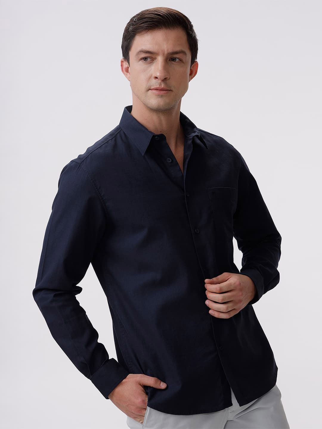 

Basics Men Slim Fit Spread Collar Solid Cotton Casual Shirt, Navy blue