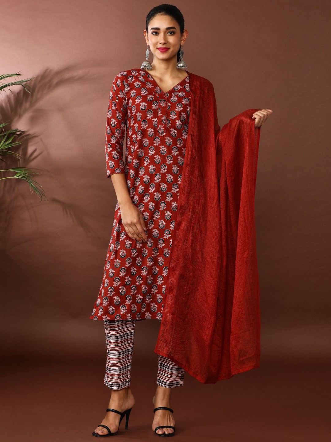 

Jaipur Kurti Floral Printed V-Neck Pure Cotton Straight Kurta With Trousers & Dupatta, Rust