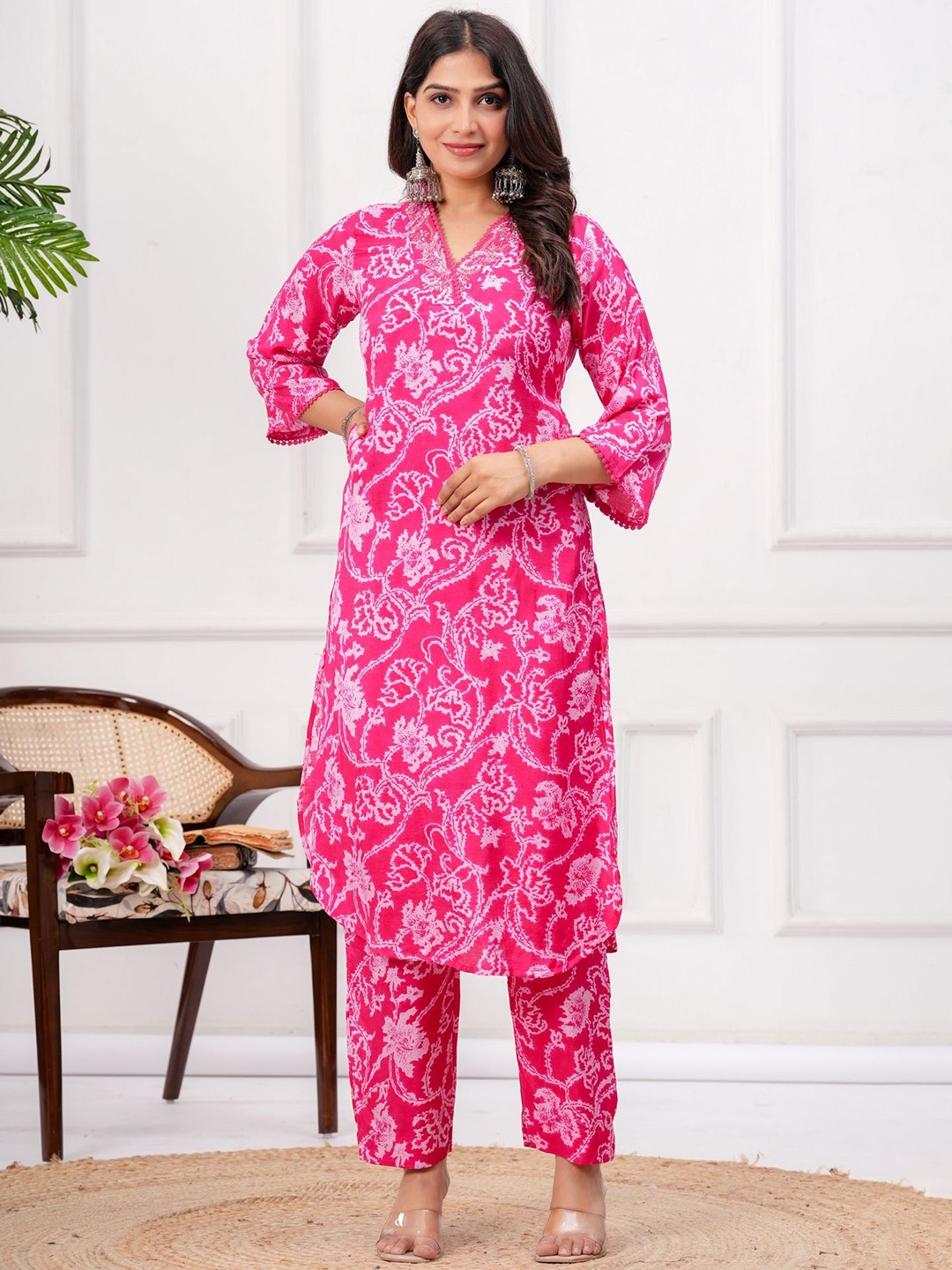 

Kanahari Floral Printed V-Neck Straight Pure Silk Kurta With Trousers, Pink