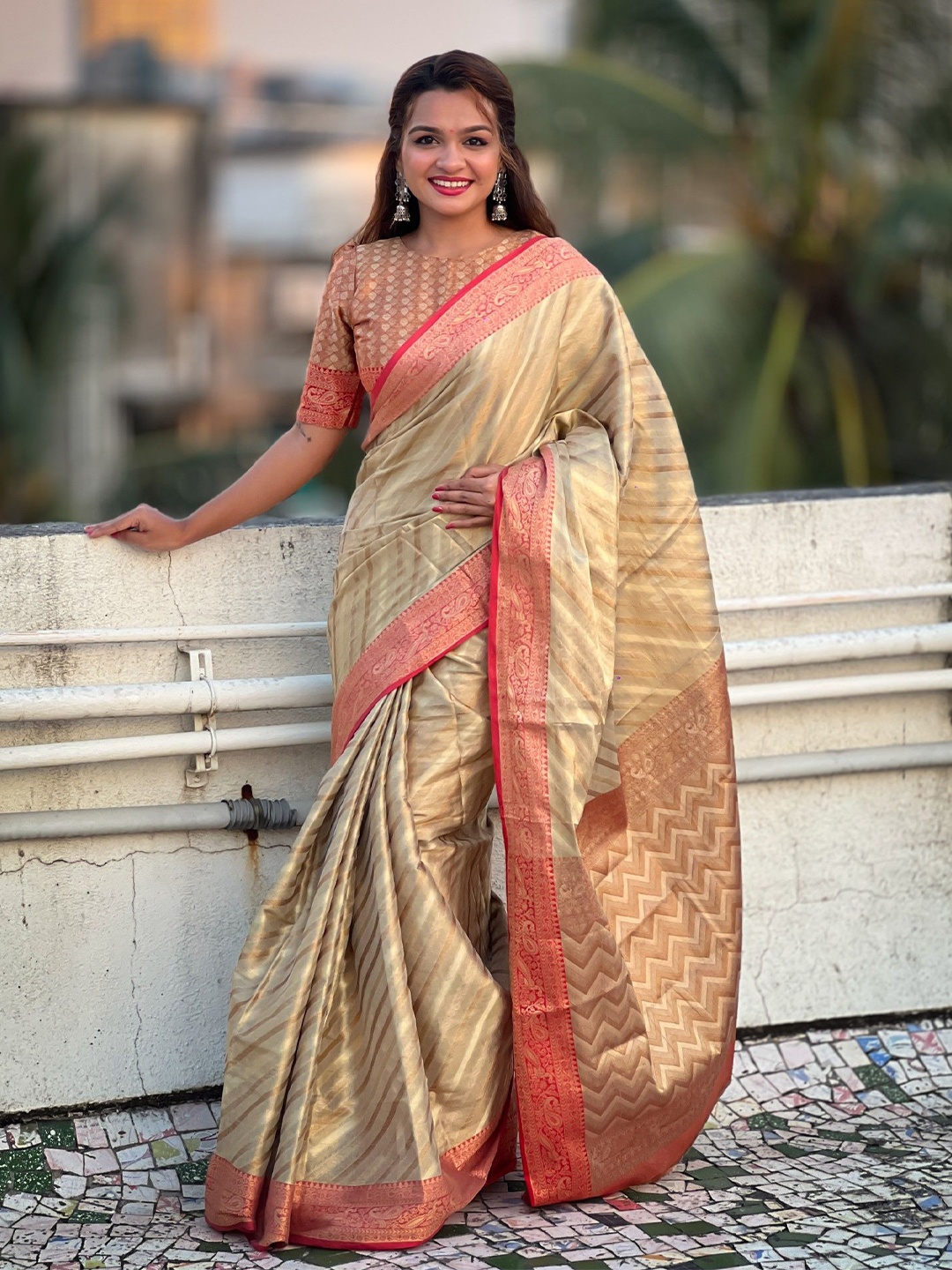 

Rangtulika Ethnics Women Leheriya Zari Silk Blend Leheriya Saree, Cream