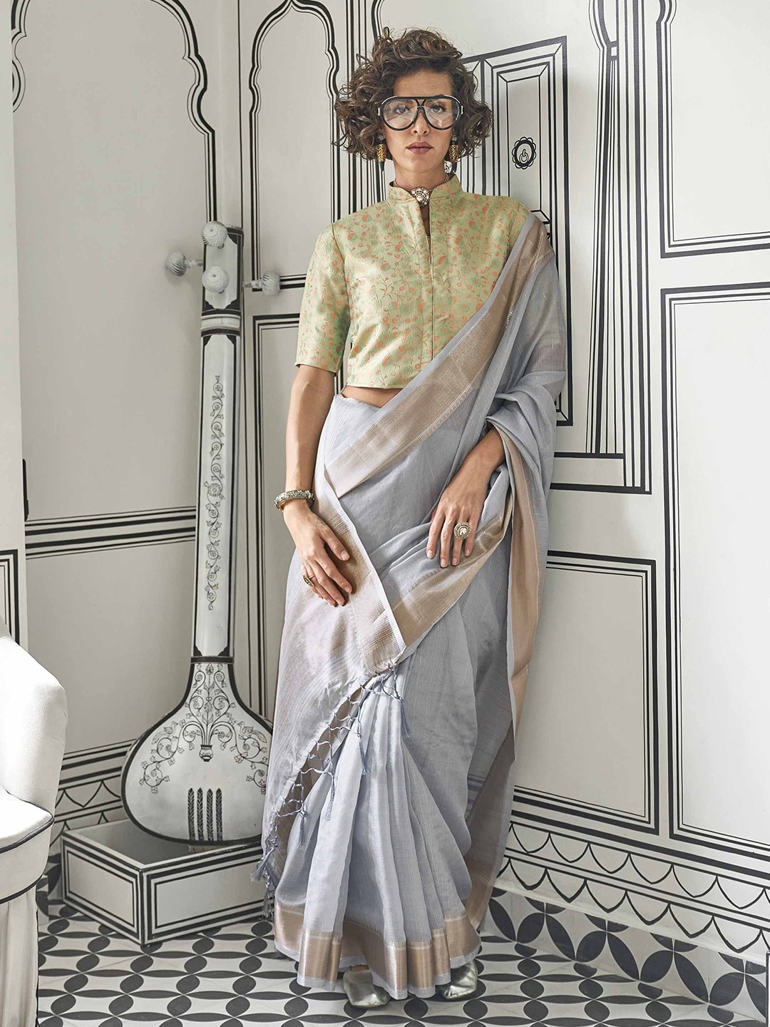 

DIVASTRI Woven Design Zari Saree, Grey