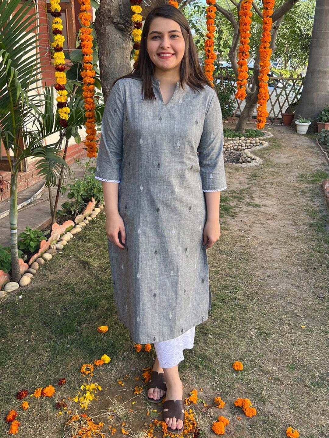 

Sanskritam Plus Size Ethnic Motifs Printed V-Neck Straight Kurta, Grey