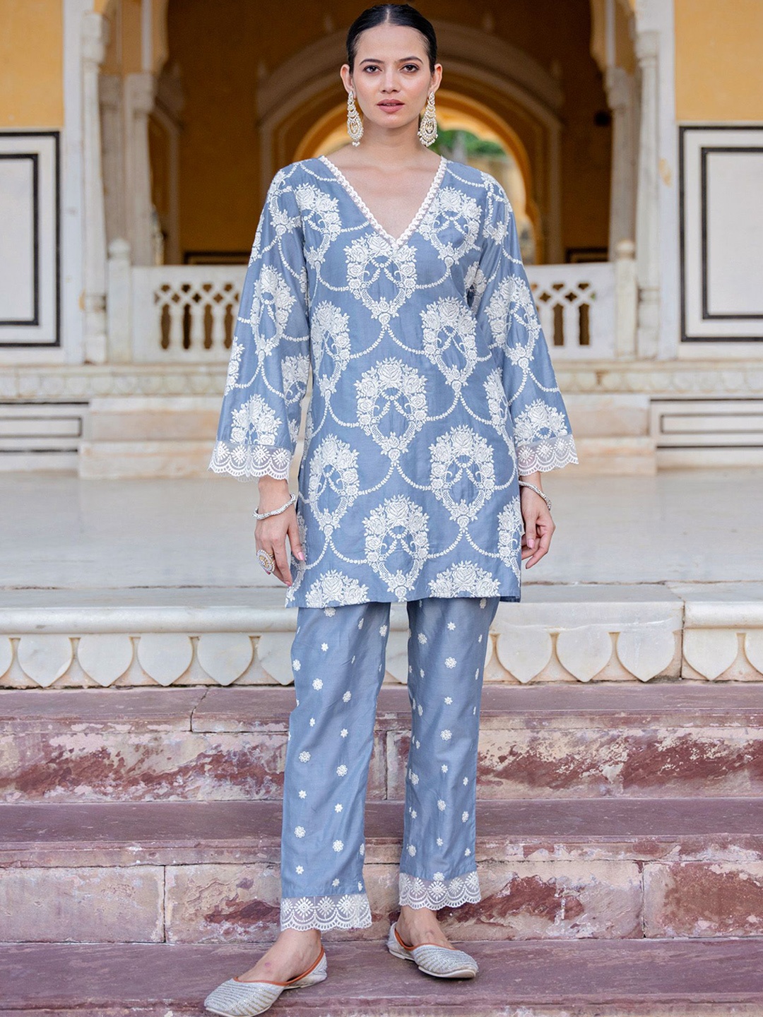 

KASYA Ethnic Motifs Embroidered V Neck Tunic With Trousers, Blue