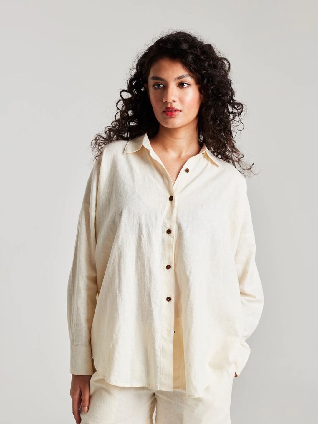 

Saphed Mandarin Collar Shirt Style Top, Off white