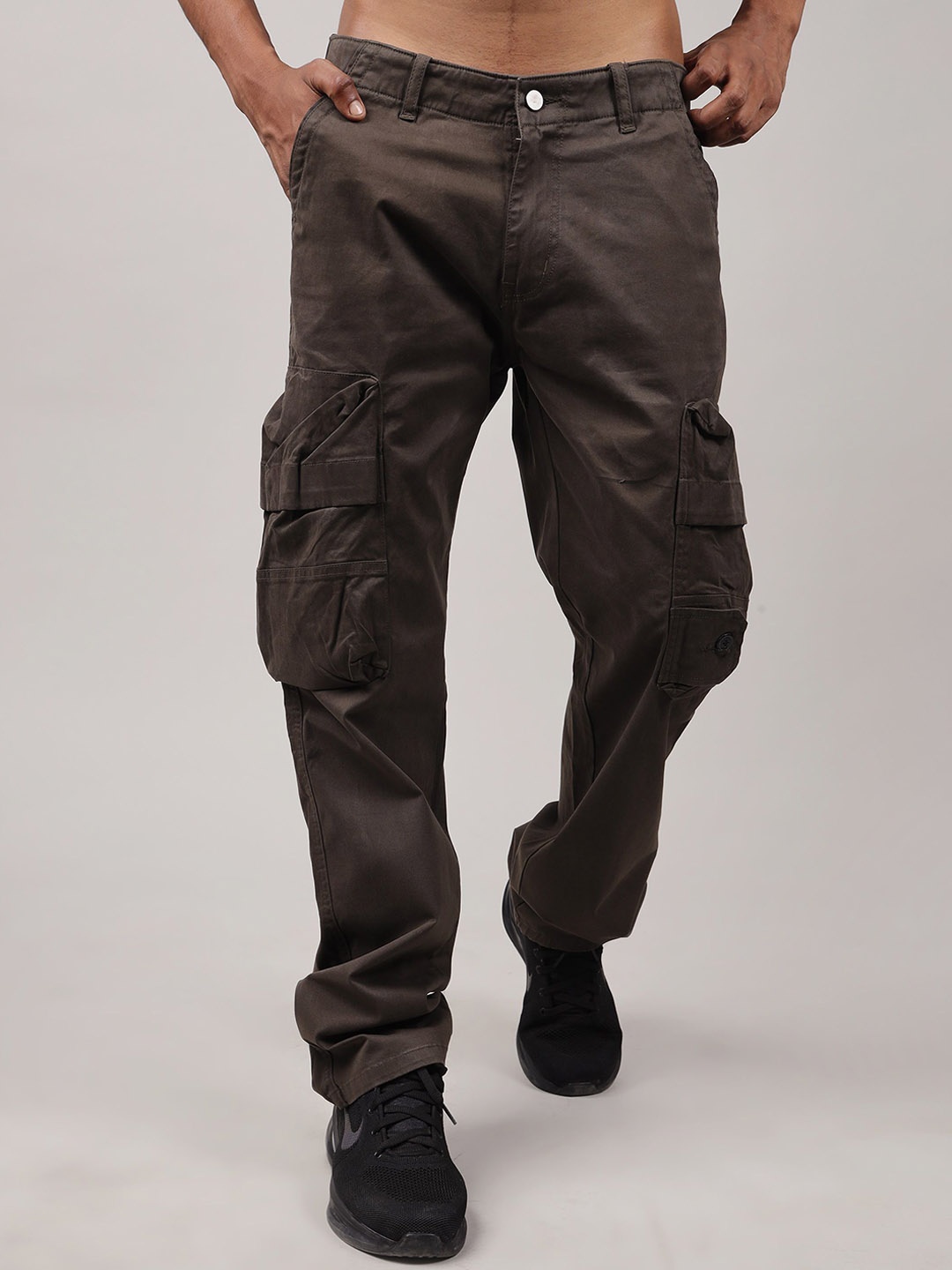 

MMXXII Men Relaxed Straight Leg Straight Fit Cargos Trousers, Grey melange