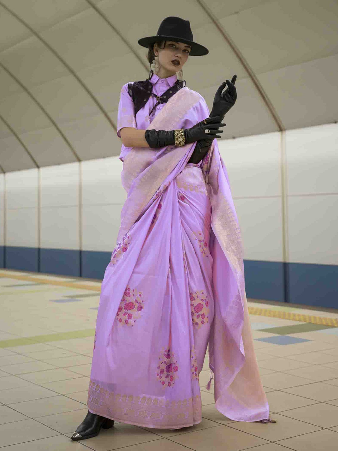 

DIVASTRI Woven Design Zari Saree, Lavender