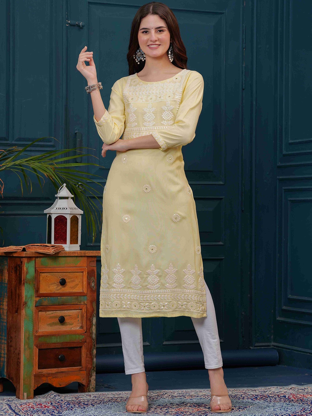 

ALEXEY JAY Floral Embroidered Round Neck Straight Kurta, Yellow