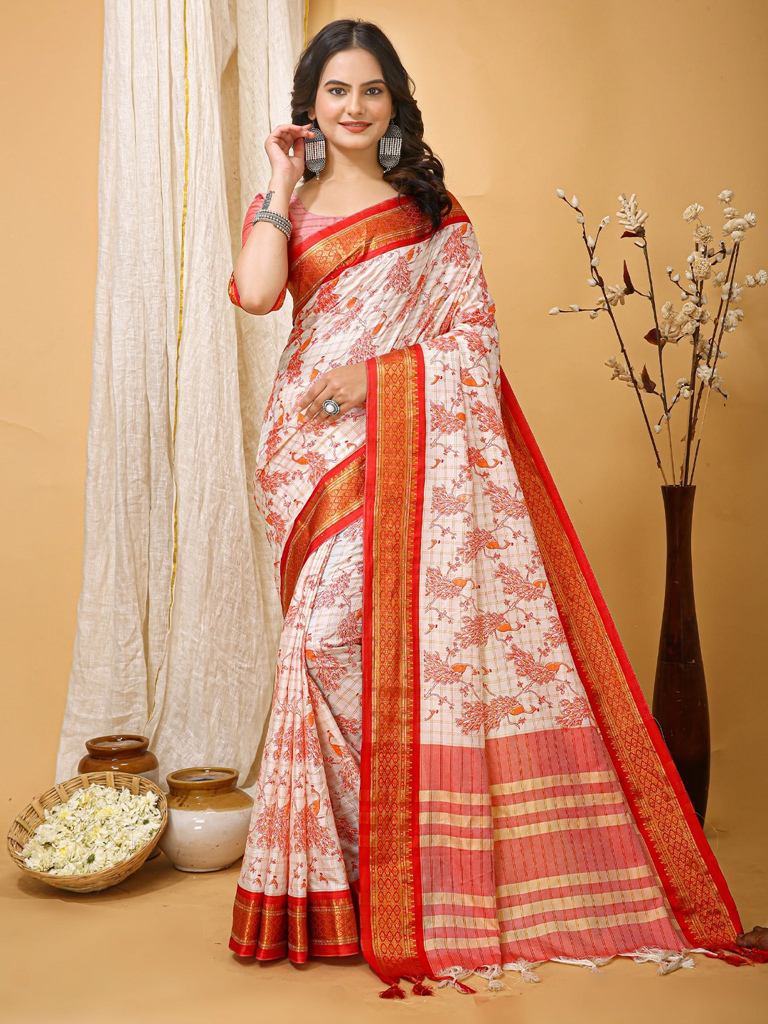

HERE&NOW Floral Printed Woven Design Zari Saree, White