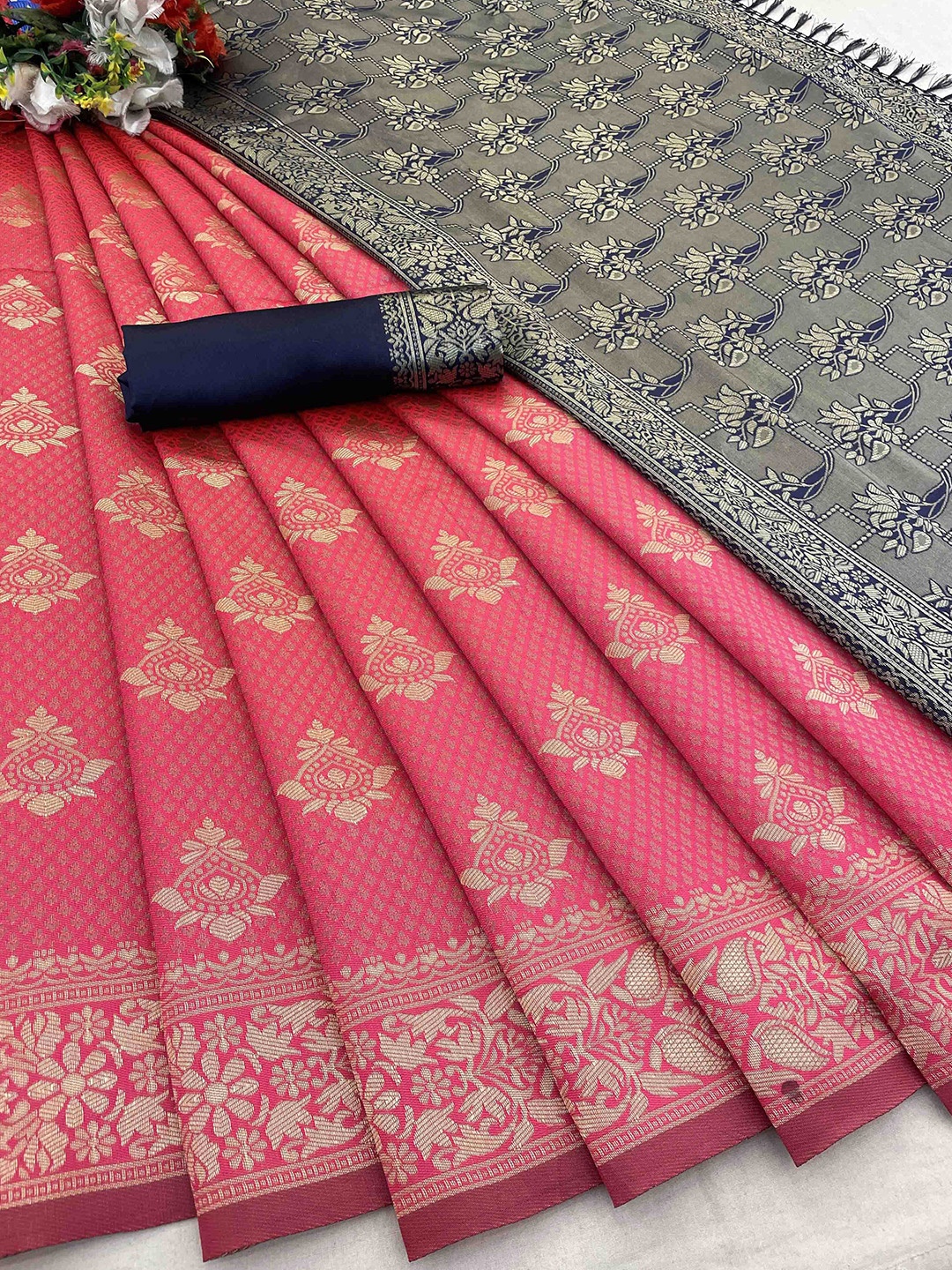 

DIVASTRI Woven Design Zari Silk Blend Banarasi Saree, Pink