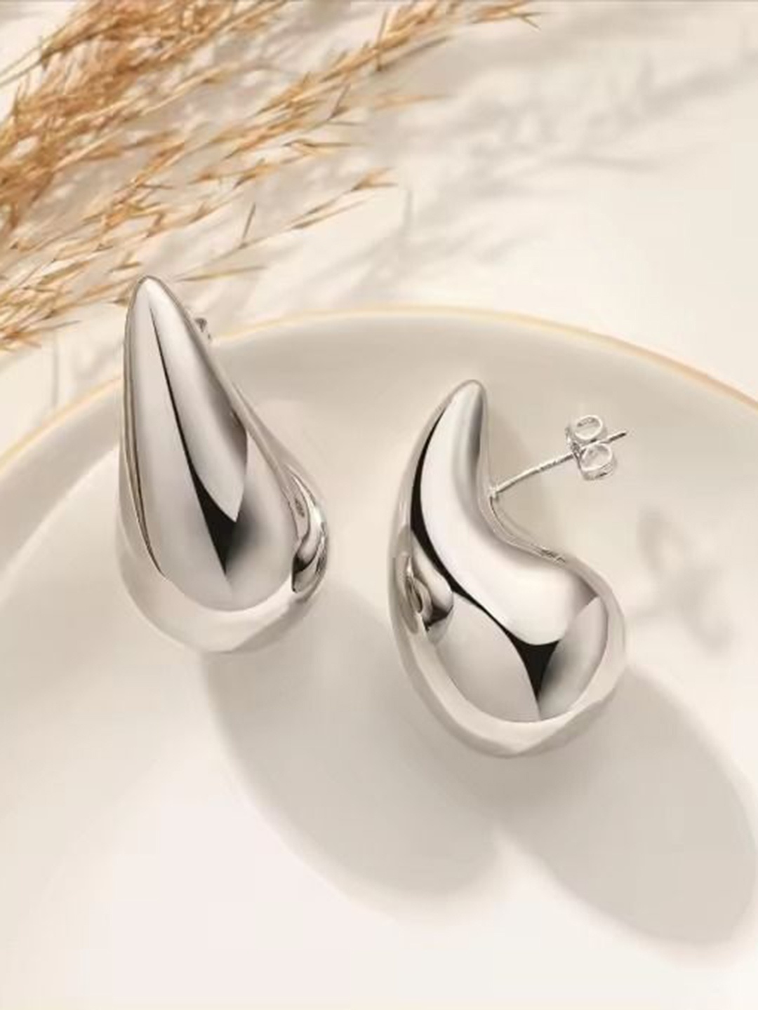 

DressBerry Stainless Steel Silver-Plated Teardrop Shaped Chunky Anti Tarnish Studs