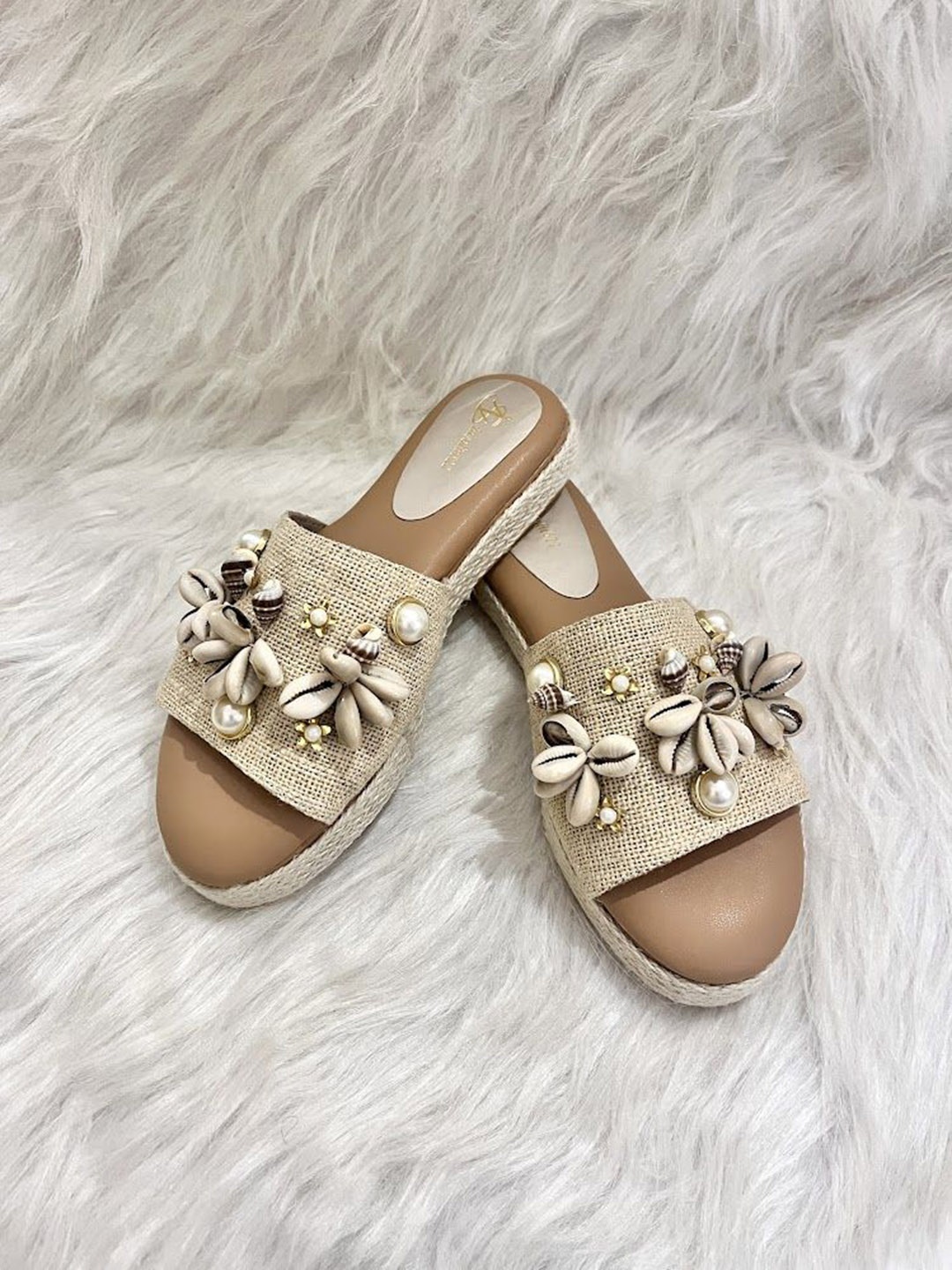 

Insolito22 Oasis Women Embellished Ethnic Open Toe Flats, Cream