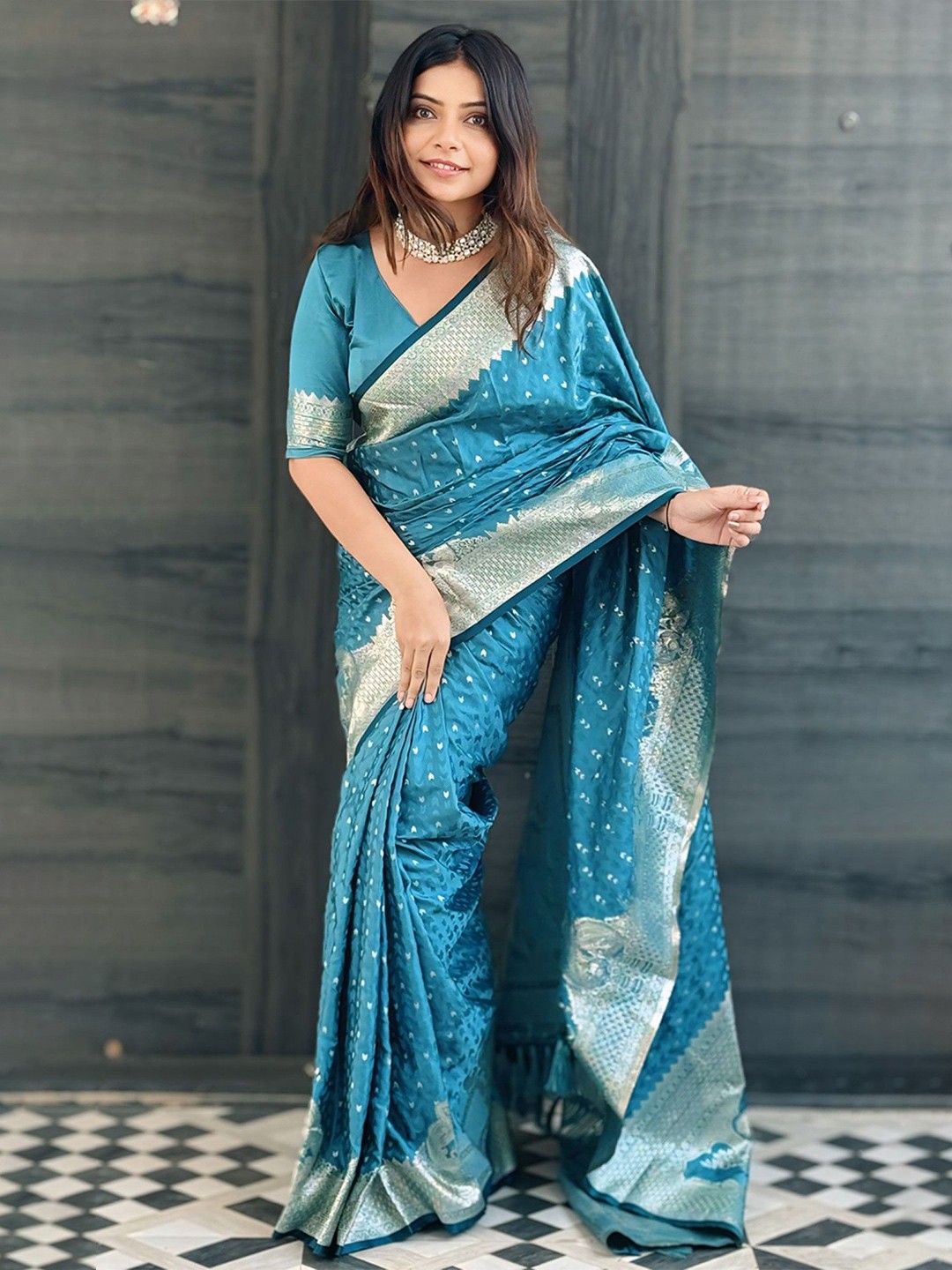 

Rangtulika Ethnics Woven Design Zari Banarasi Saree, Blue