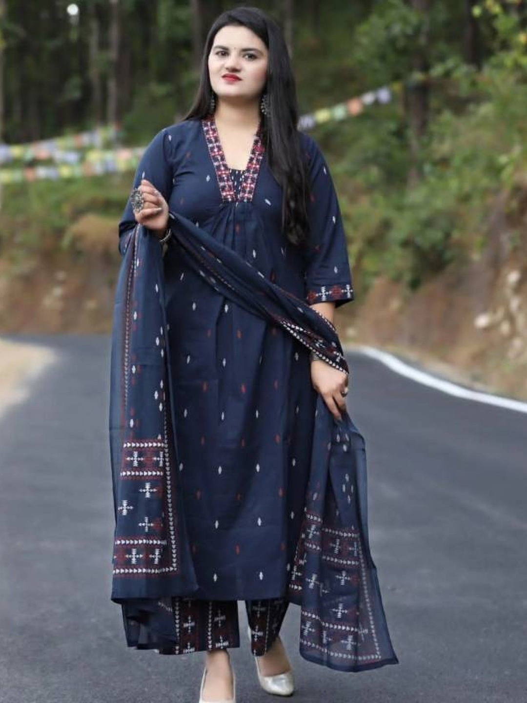 

BAESD Women Ethnic Motifs Printed Regular Thread Work Kurta with Trousers & With Dupatta, Blue