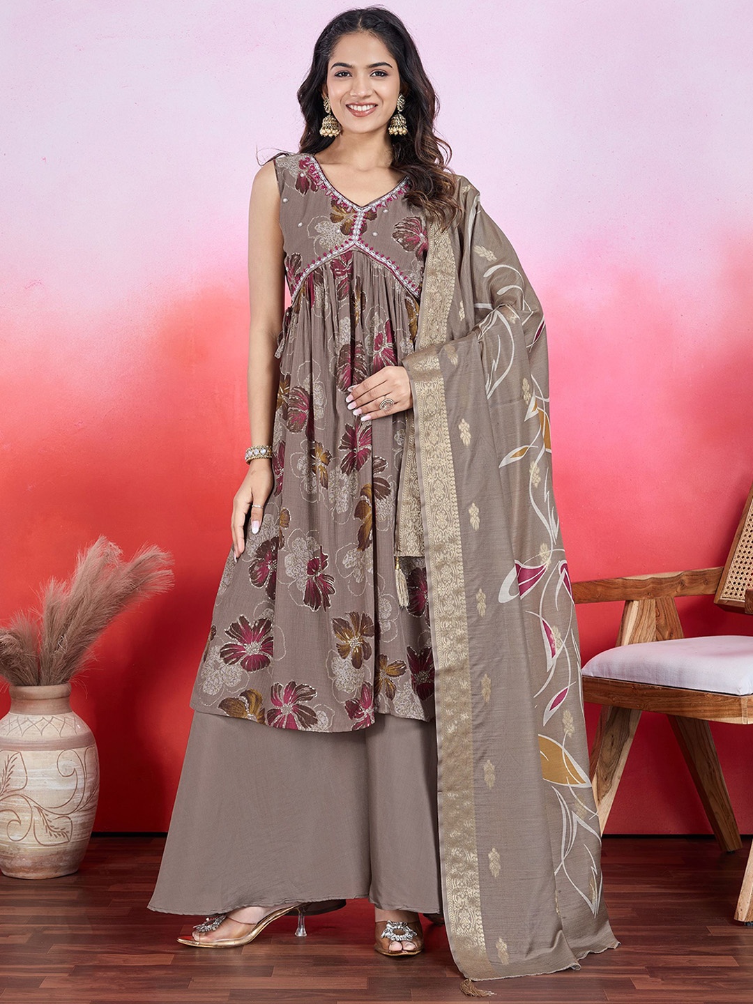 

MOJILAA Women Floral Printed Regular Beads and Stones Kurta with Palazzos & With Dupatta, Brown