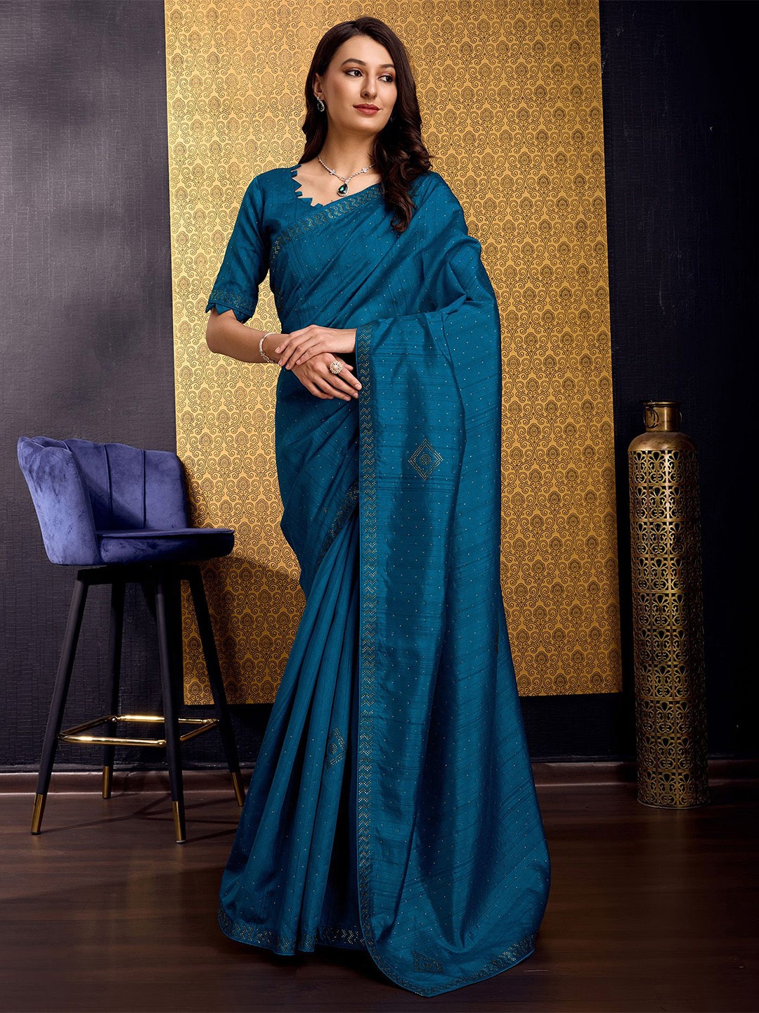 

DIVASTRI Embellished Beads and Stones Silk Blend Tussar Saree, Teal