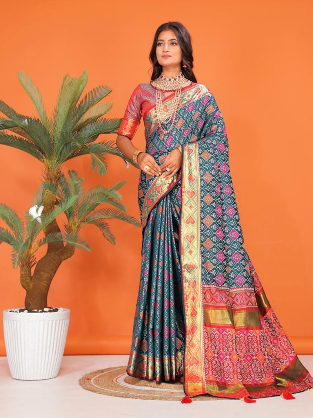 

AKSH FASHION Bandhani Zari Pure Silk Patola Saree, Blue