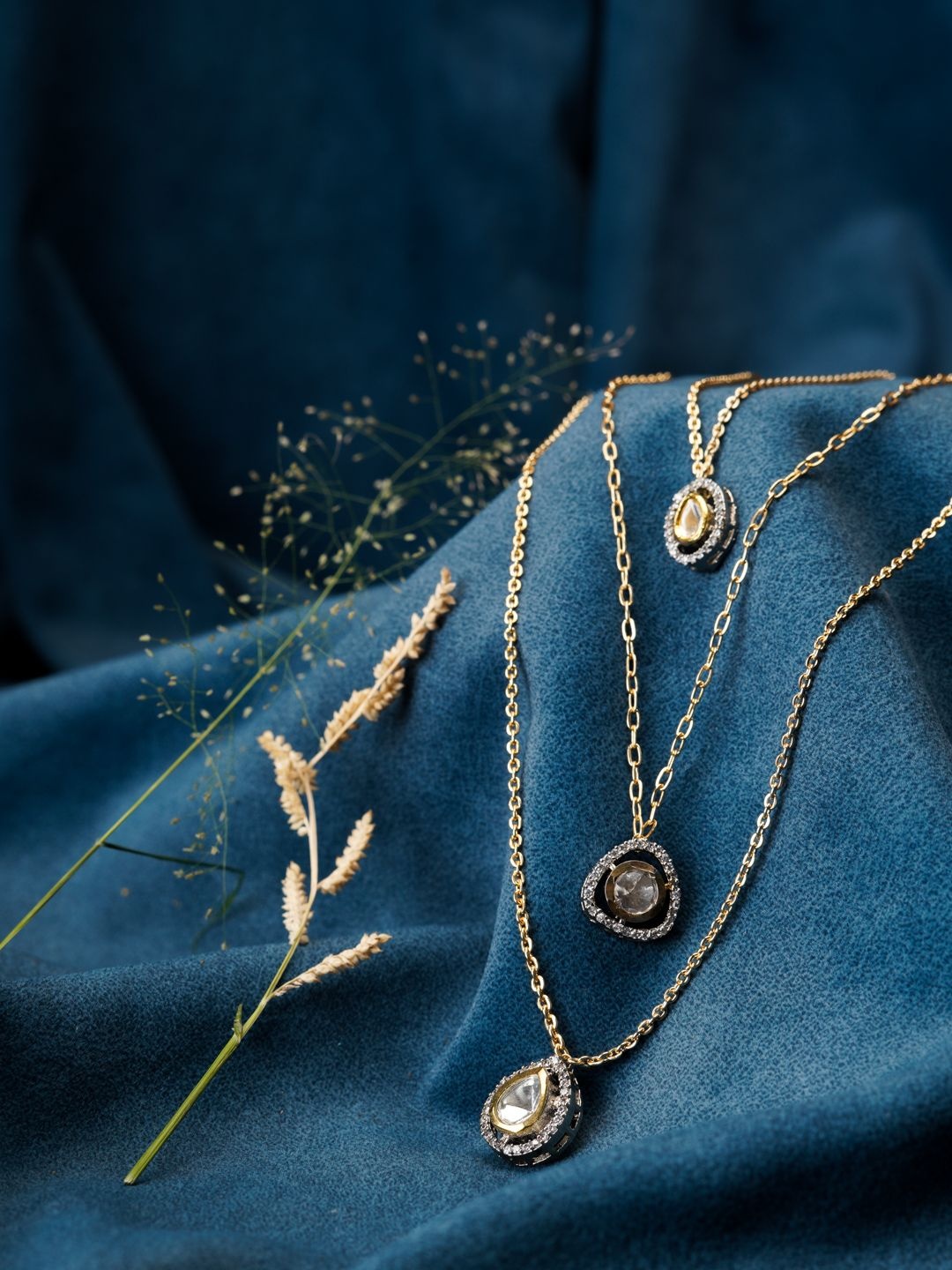 

AARSEE OFFICIAL Anti-Tarnish 22KT Gold-Plated Radiant Stacks Necklace