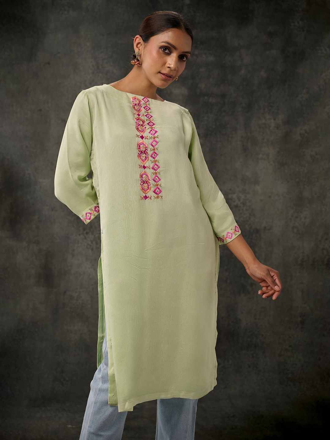 

Phulkari Forever Embroidered Phulkari Boat Neck Straight Kurta, Green