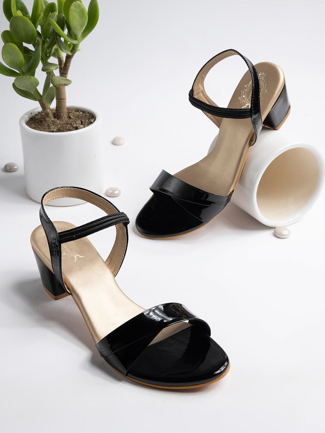 

Shoetopia Girls Block Sandals, Black