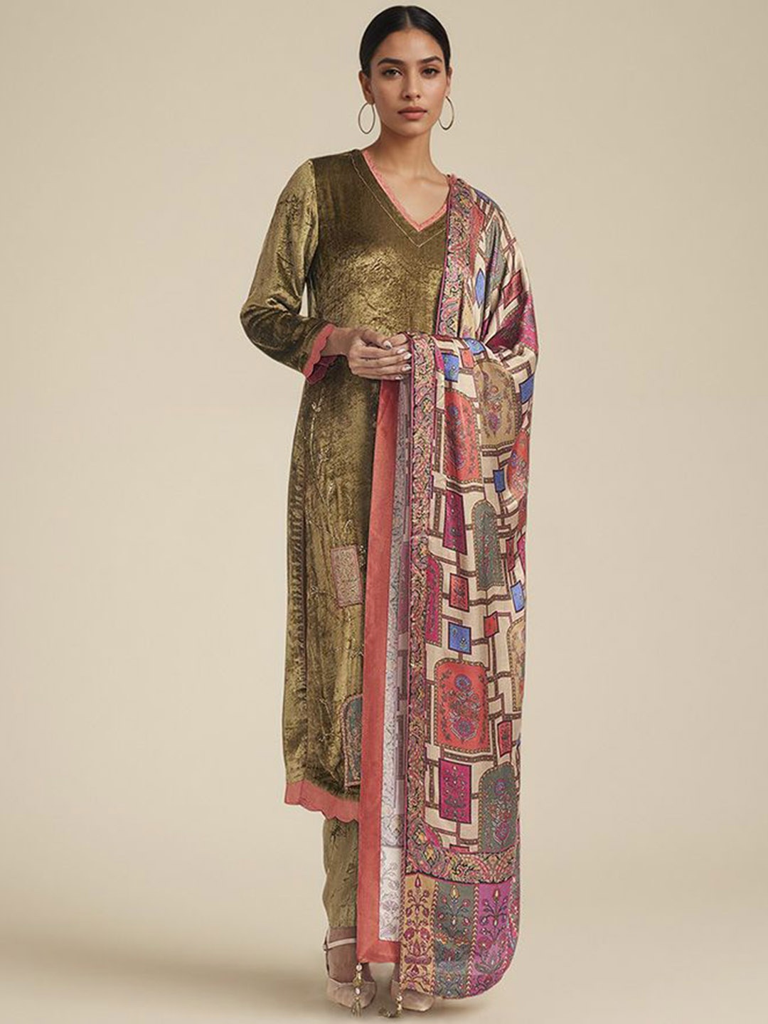 

SAUNDH Women Ethnic Motifs Regular Velvet Kurta with Trousers & With Dupatta, Green