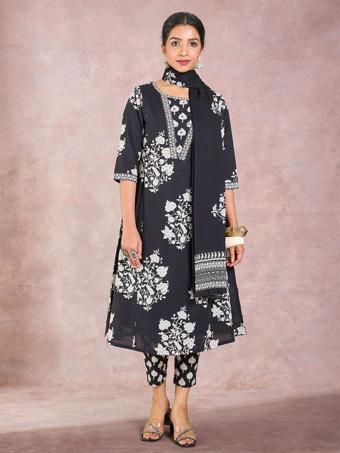 

Vismay Floral Printed Regular Gotta Patti Pure Cotton Kurta with Trousers & With Dupatta, Black