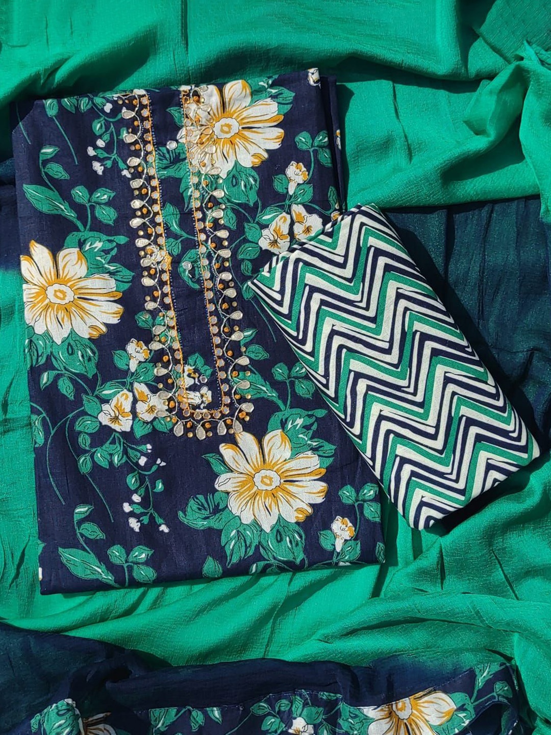 

GC 80 BY GAURI COLLECTION Floral Printed Pure Cotton Unstitched Dress Material, Blue