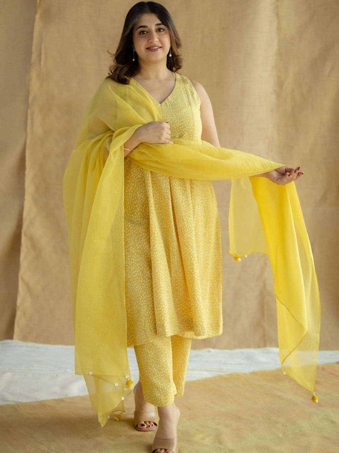 

THE INDIAN ETHNIC CO Dupatta, Mustard