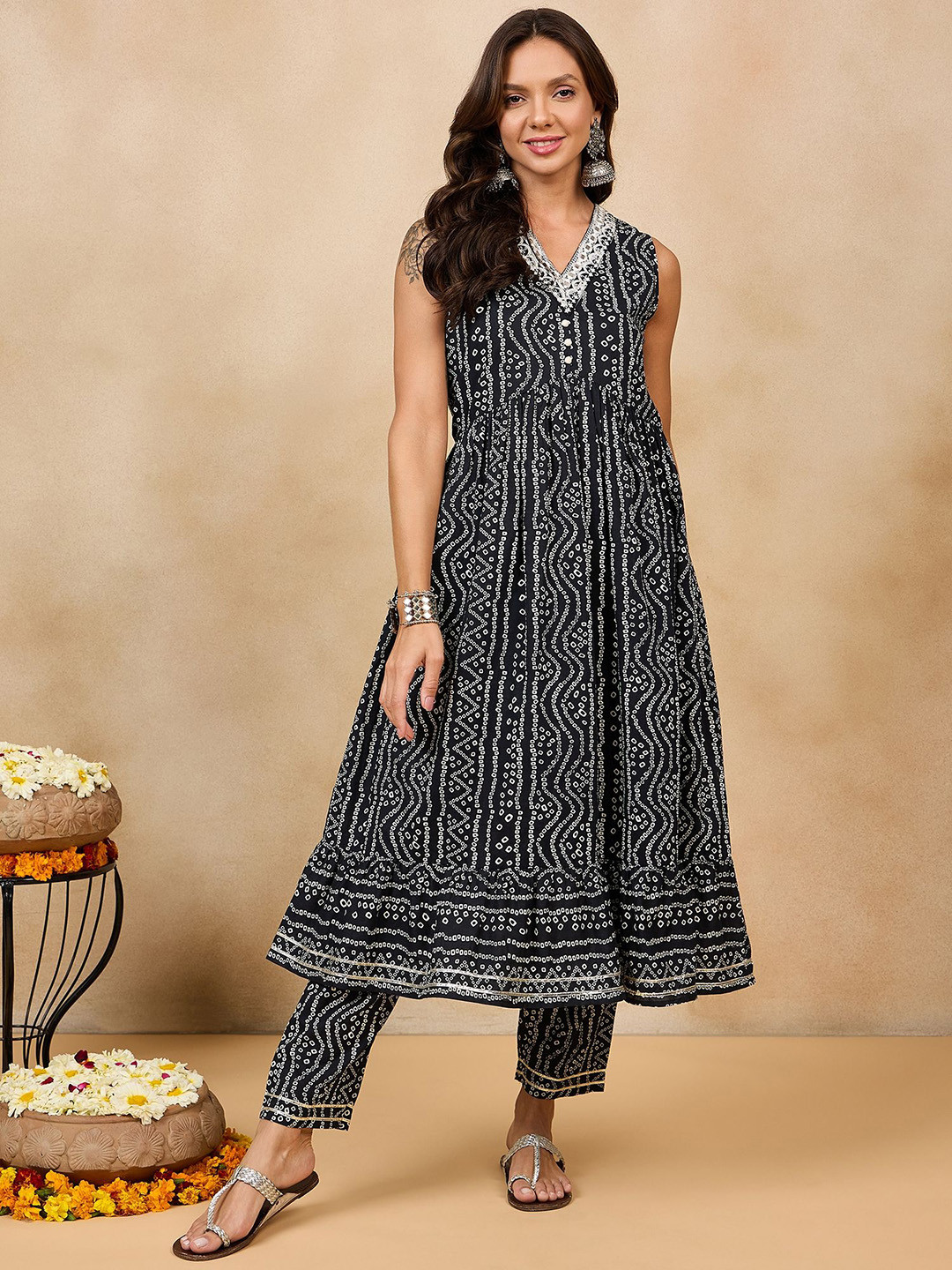 

WineRed Women Ethnic Motifs Printed Empire Mirror Work Pure Cotton Kurta with Palazzos, Black