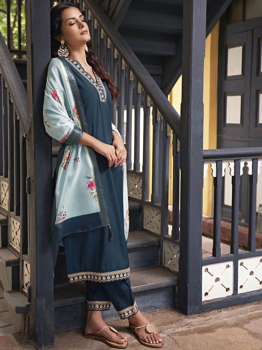 

Colors of Earth Women Floral Embroidered Regular Sequinned Kurta with Trousers & With Dupatta, Teal