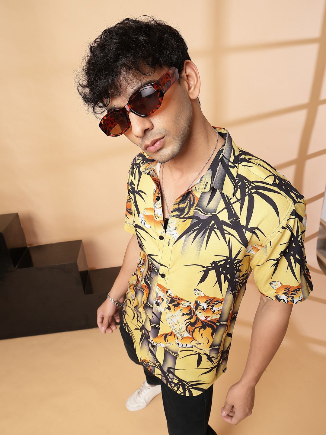 

Rigo Men Floral Opaque Printed Casual Shirt, Yellow