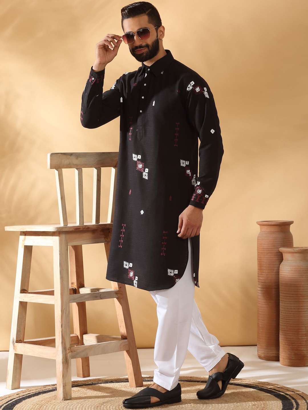

KRAFT INDIA LUXE Men Ethnic Motifs Embroidered Regular Thread Work Linen Kurta with Salwar, Black