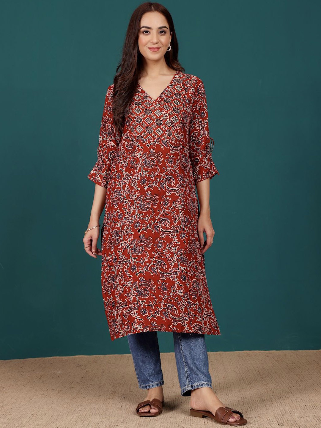 

Varanga Women Floral Printed Gotta Patti Indie Prints Kurta, Maroon
