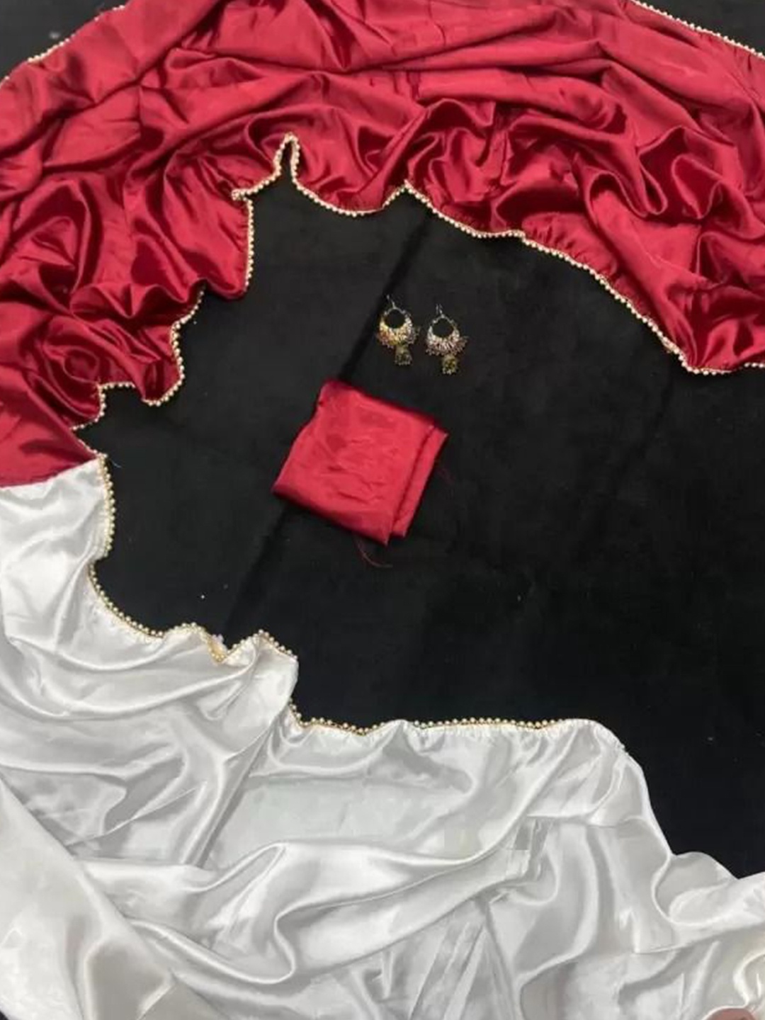 

SAADHVI Beads and Stones Satin Saree, Maroon