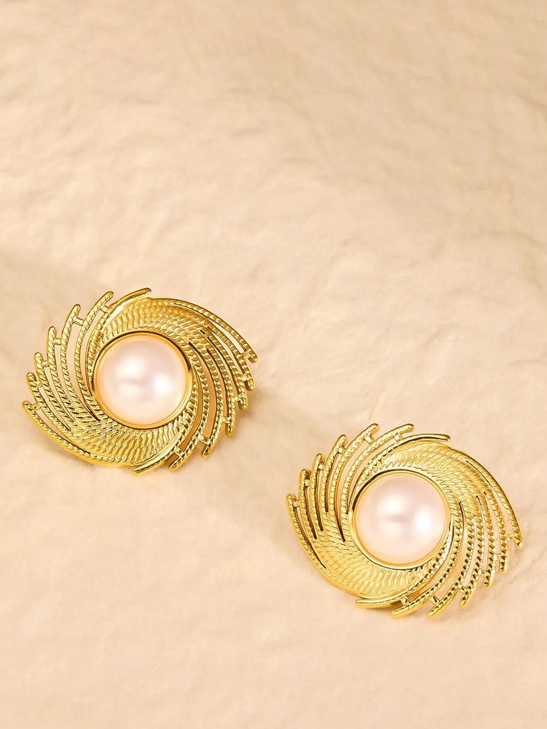 

DressBerry Oval Studs Earrings, Gold