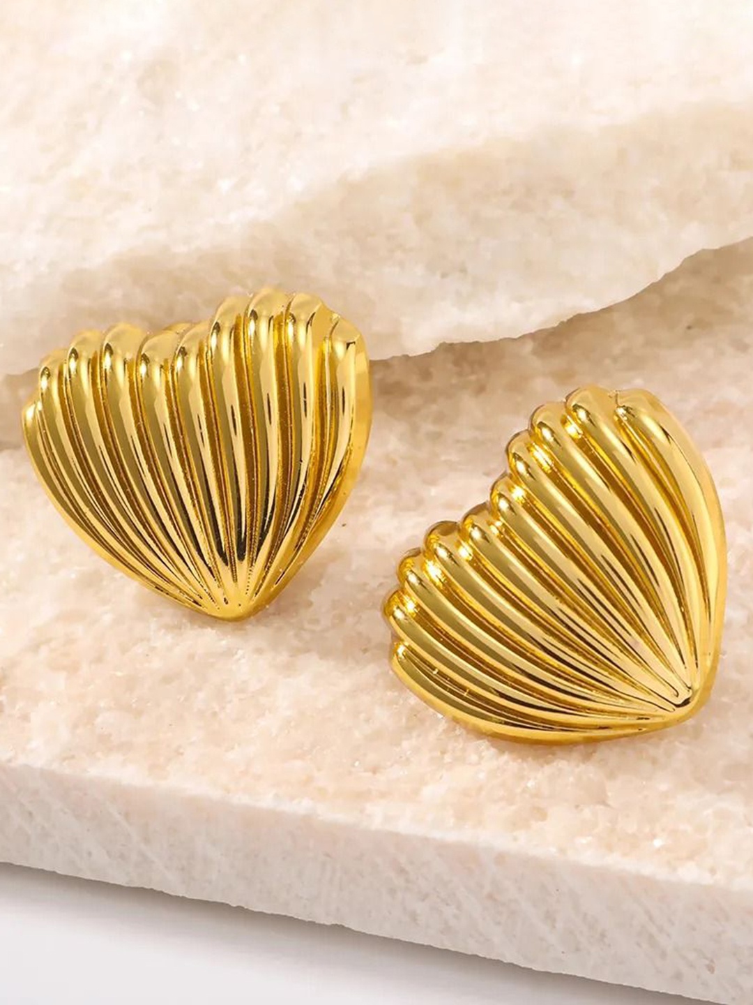 

DressBerry Heart Shaped Studs Earrings, Gold