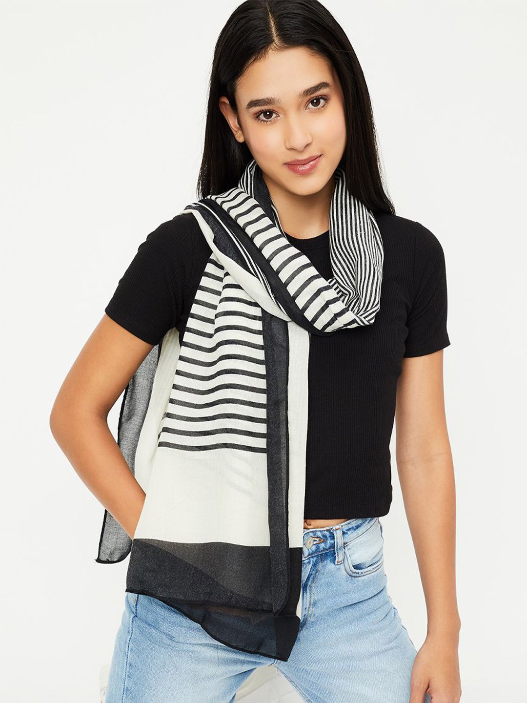 

max Women Striped Scarf, Off white