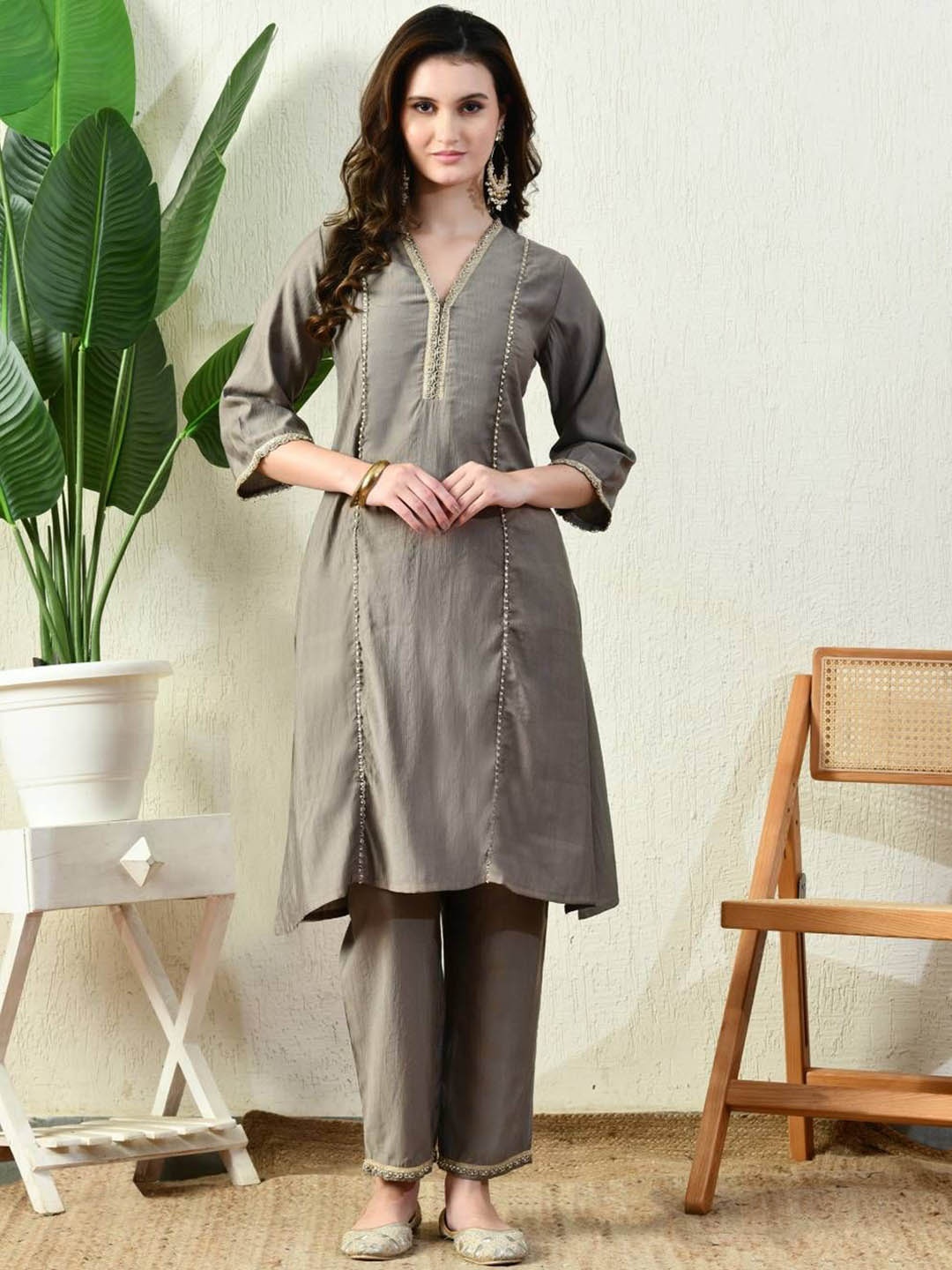 

Myshka Women Regular Gotta Patti Kurta with Trousers, Grey