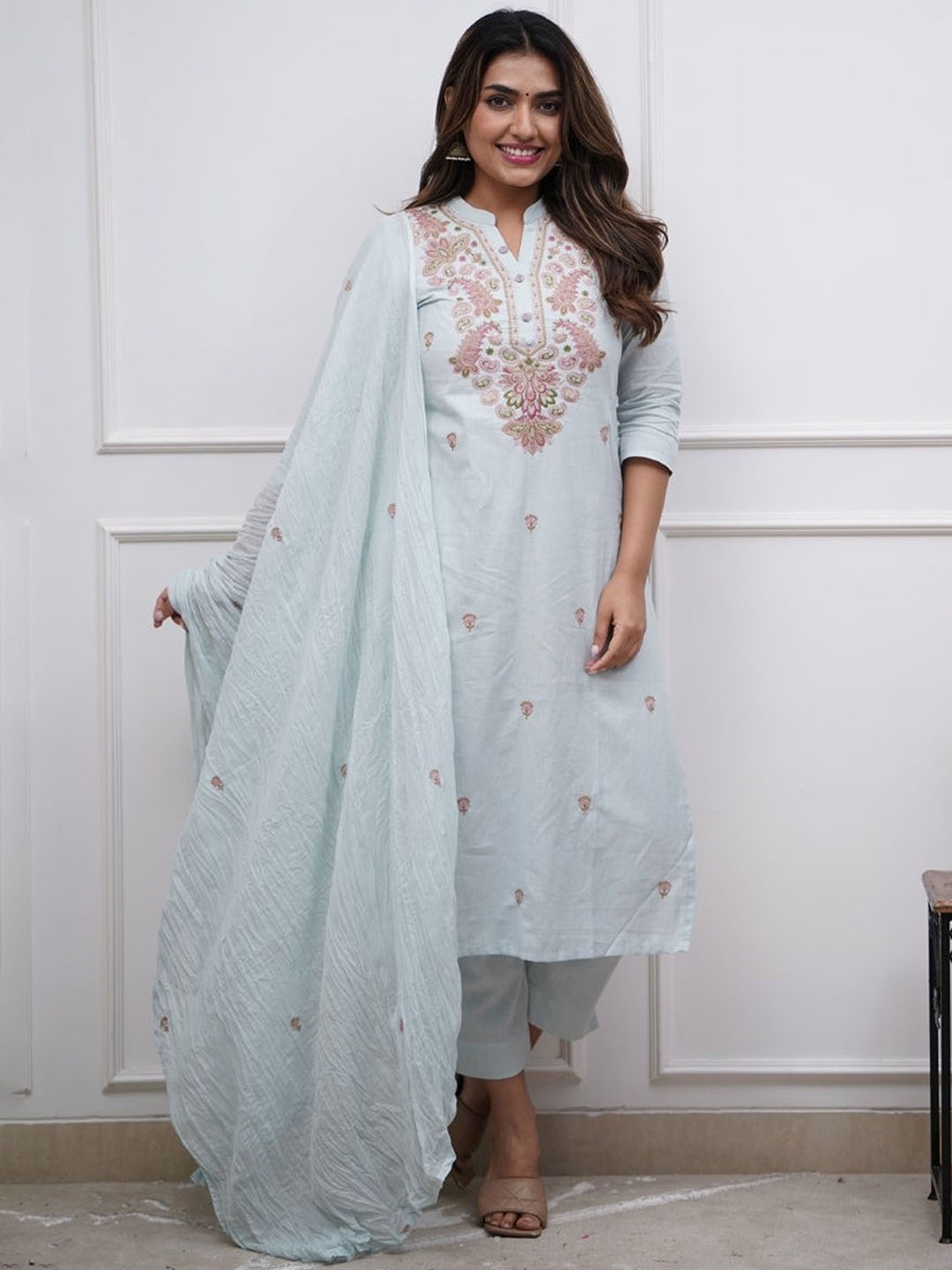 

Ekta Textiles Women Ethnic Motifs Embroidered Regular Thread Work Chanderi Silk Kurta with Pyjamas & With, Blue